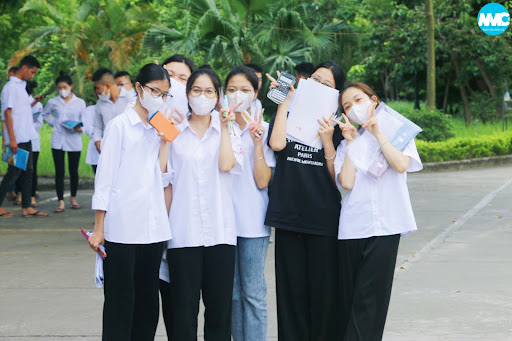Sức nóng của ngày thi cuối cùng của kỳ thi tốt nghiệp THPT năm 2023 tại điểm thi trường THPT Chuyên Nguyễn Trãi